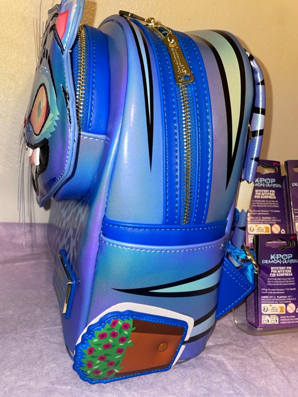 Exclusive Loungefly KPop Demon Hunters Derpy Light Up Glow Mini Backpack & Pins - Picture 10 of 16